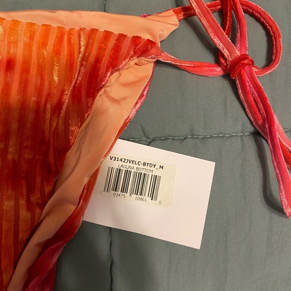 Dippin Daisys brand new bikini, never worn - Picture 8 of 10